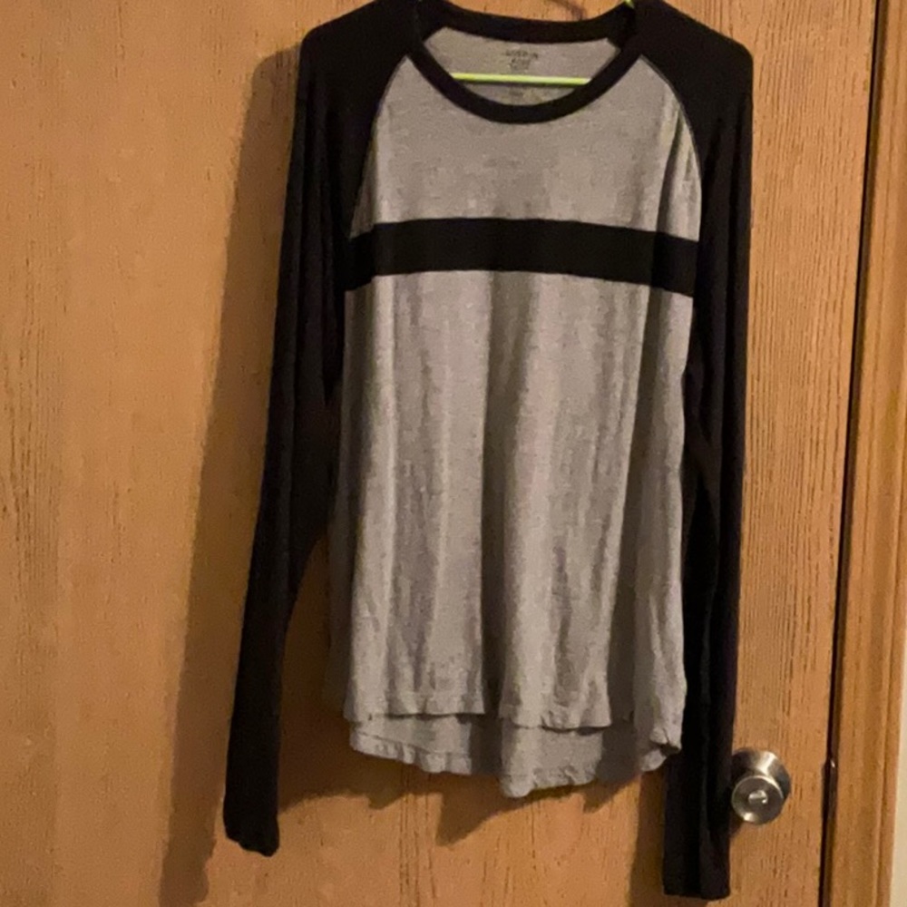GAP LNWT L Long sleeve baseball style
